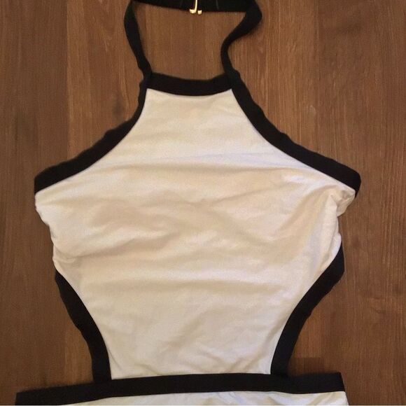 Gianni Bini White Black Cut Out One Piece Swim - Picture 4 of 8